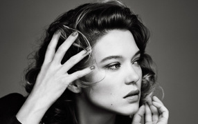 Французская актриса Леа Сейду  черно белое фото