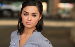 Индийская актриса Шази Раджа с карими глазами 