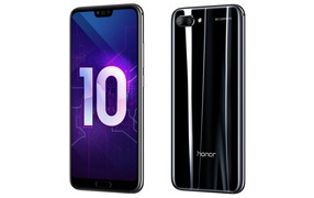 Смартфон с умной камерой Honor 10 на белом фоне