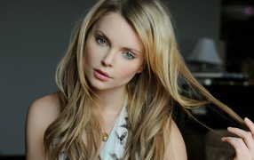 Нежная голубоглазая девушка, польская актриса Изабелла Мико