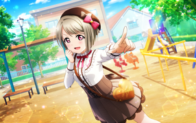 Девушка аниме в форме на детской площадке