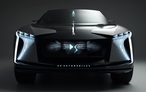 Черный автомобиль DS Aero Sport Lounge 2020 года на сером фоне вид спереди