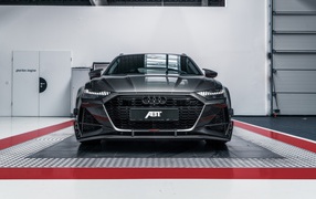 Автомобиль ABT RS6-R 2020 года в гараже вид спереди