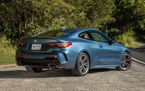 2021 BMW M440i XDrive Coupe side view