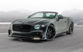 Кабриолет Mansory Bentley Continental GT V8 Convertible 2020 года на фоне гор 