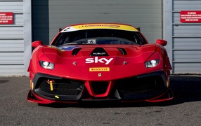 Гоночный автомобиль Ferrari 488 Challenge Evo 2020 года 