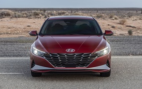 Красный автомобиль  Hyundai Elantra, 2021 года на пустыре