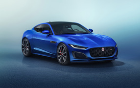 Синий автомобиль Jaguar F-Type R Coupe 2020 года 