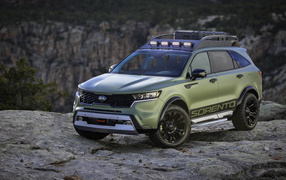 Внедорожник Kia Sorento, 2020 года в горах 