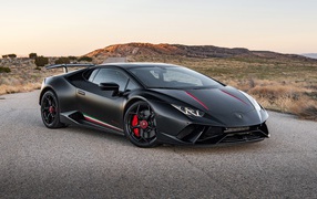 Черный спортивный  Lamborghini Huracan Performante 2020 года