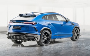 Автомобиль Lamborghini Urus 2020 года вид сзади