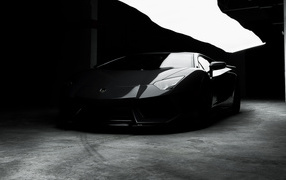 Черный автомобиль   Lamborghini Aventador