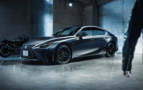 Серебристый Lexus IS 350 F SPORT 2021 года в гараже