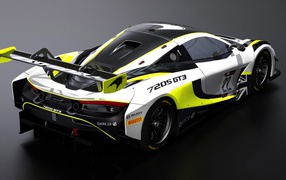 Гоночный автомобиль McLaren 720S GT3 2020 года вид сзади 