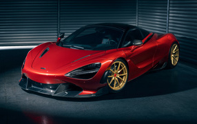 Красный спортивный автомобиль McLaren 720S  в гараже