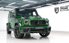 Зеленый внедорожник Mercedes-Benz G-Klasse Green Inferno 2020 года в гараже