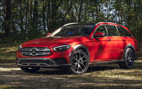 Red car Mercedes-Benz E 450 4MATIC, 2021 in the forest