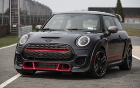 Черный автомобиль  MINI John Cooper Works GP, 2021 года 