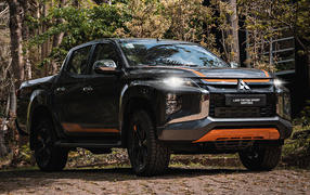 Черный пикап Mitsubishi L200 Triton Sport HPE-S Sertões 2020 года