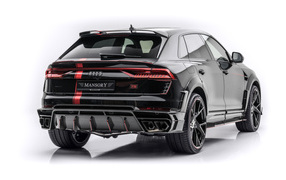 Черный кроссовер  Mansory Audi RS Q8 2020 года вид сзади на белом фоне