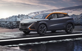 Внедорожник Changan UNI-T 2020 года у воды 