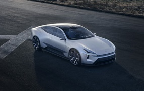 Серебристый автомобиль Polestar Precept 2020 года на ровной дороге 