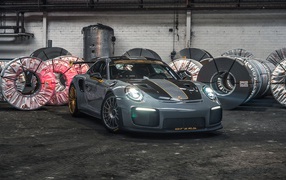 Спортивный автомобиль Porsche 911 GT2 RS 2020 года 
