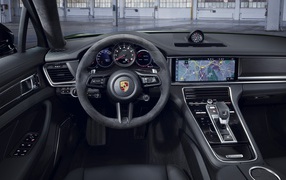 Салон автомобиля Porsche Panamera 4S 2020 года 
