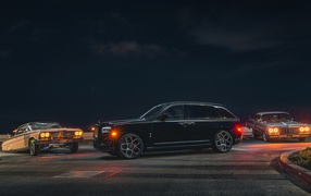 Автомобиль  Rolls-Royce Cullinan, 2020 года ночью 