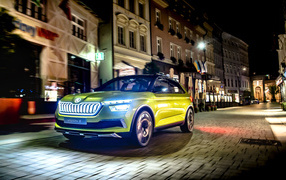 Внедорожник Skoda Vision X 2019 года на улице города