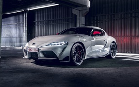 Комфортабельный автомобиль  Toyota GR Supra 2 2020 года на парковке 