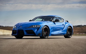 Синий автомобиль Toyota GR Supra A91, 2021 года 