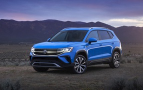 Голубой внедорожник  Volkswagen Taos 2022 года 