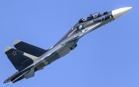 Российский истребитель  Su-30SM в небе