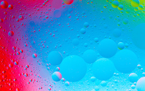 Пузыри воды на разноцветном фоне 