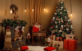 Beautiful decorated christmas tree with christmas presents