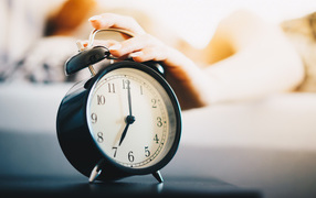 Будильник звонит в сеть утра