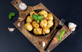 Boiled young potatoes with fried onions