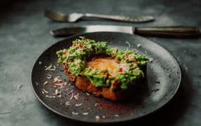 Bread with egg and pesto sauce