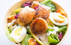 Delicious salad with vegetables, egg and meat