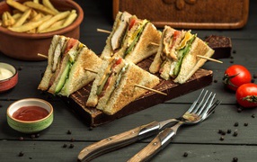 Вкусные сэндвичи с хрустящим хлебом
