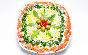 Вкусный салат с красной рыбой на белом фоне