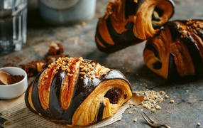 Mouth-watering buns with chocolate and nuts