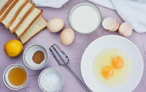 Заготовка продуктов для выпечки на столе 