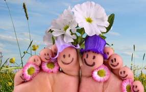 Мордочки нарисованные на ногах с цветами