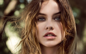 Красивое лицо крупным планом, модель Барбара Палвин