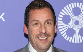 Актер Адам Сендлер крупным планом