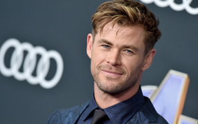 Милая улыбка актера Криса Хемсворта