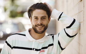 Красивый молодой мужчина, актер Луис Фернандес