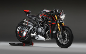 Тяжелый мотоцикл Agusta Rush 1000, 2020 года на сером фоне